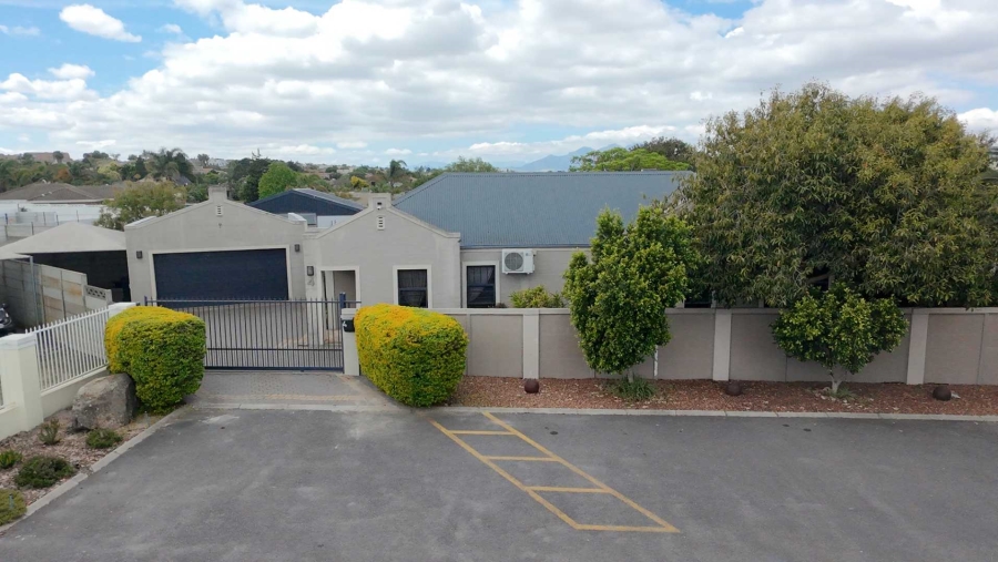 3 Bedroom Property for Sale in Protea Heights Western Cape